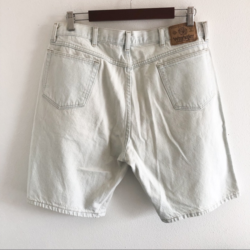 VINTAGE 90’s light wash men’s wrangler jean shorts